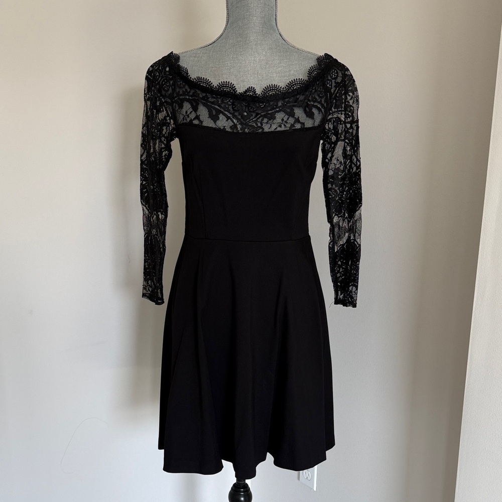 NWT BB Dakota Black Lace off the shoulder long sleeve Dress size 8